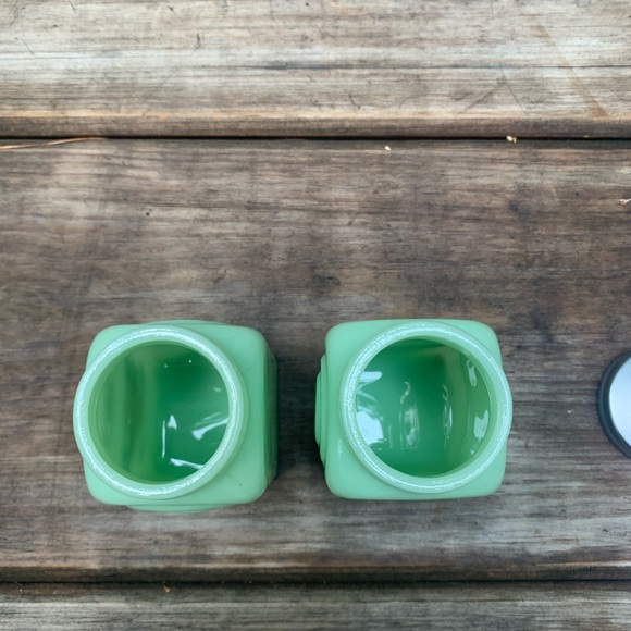 SOLD VINTAGE JADEITE Salt and Pepper Shakers - Picture 7 of 10